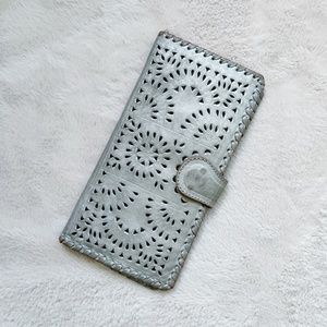 Cleobella Mexicana Wallet Metallic — Silver